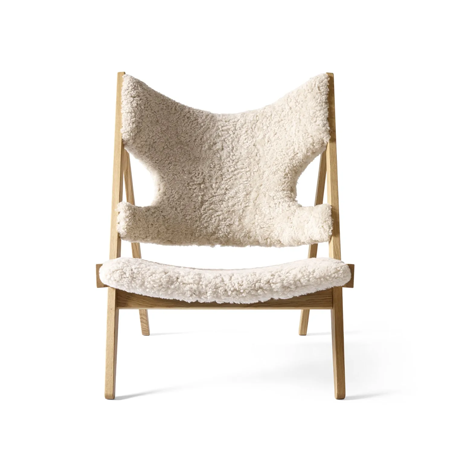 audo copenhagen (menu) | knitting lounge chair | sheepskin nature   natural oak base
