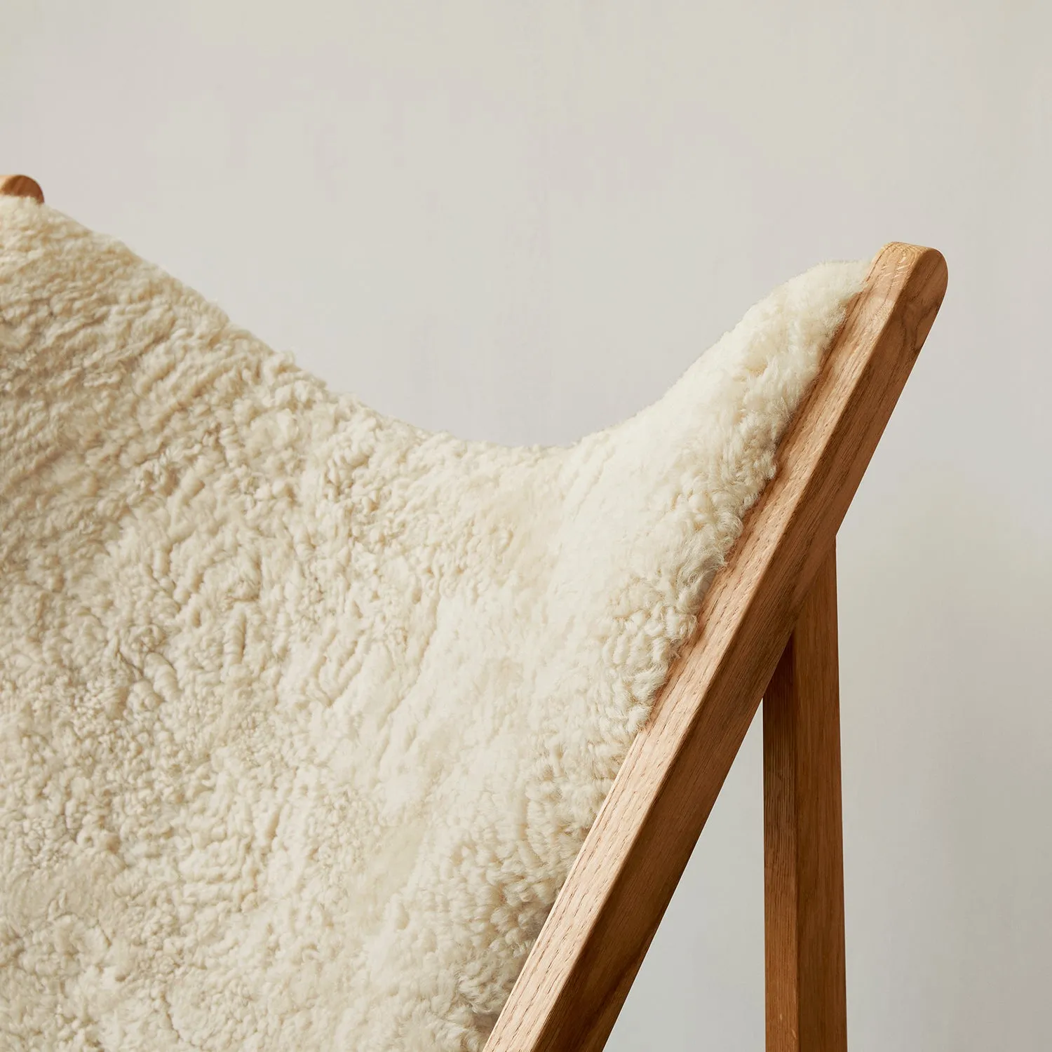 audo copenhagen (menu) | knitting lounge chair | sheepskin nature   natural oak base