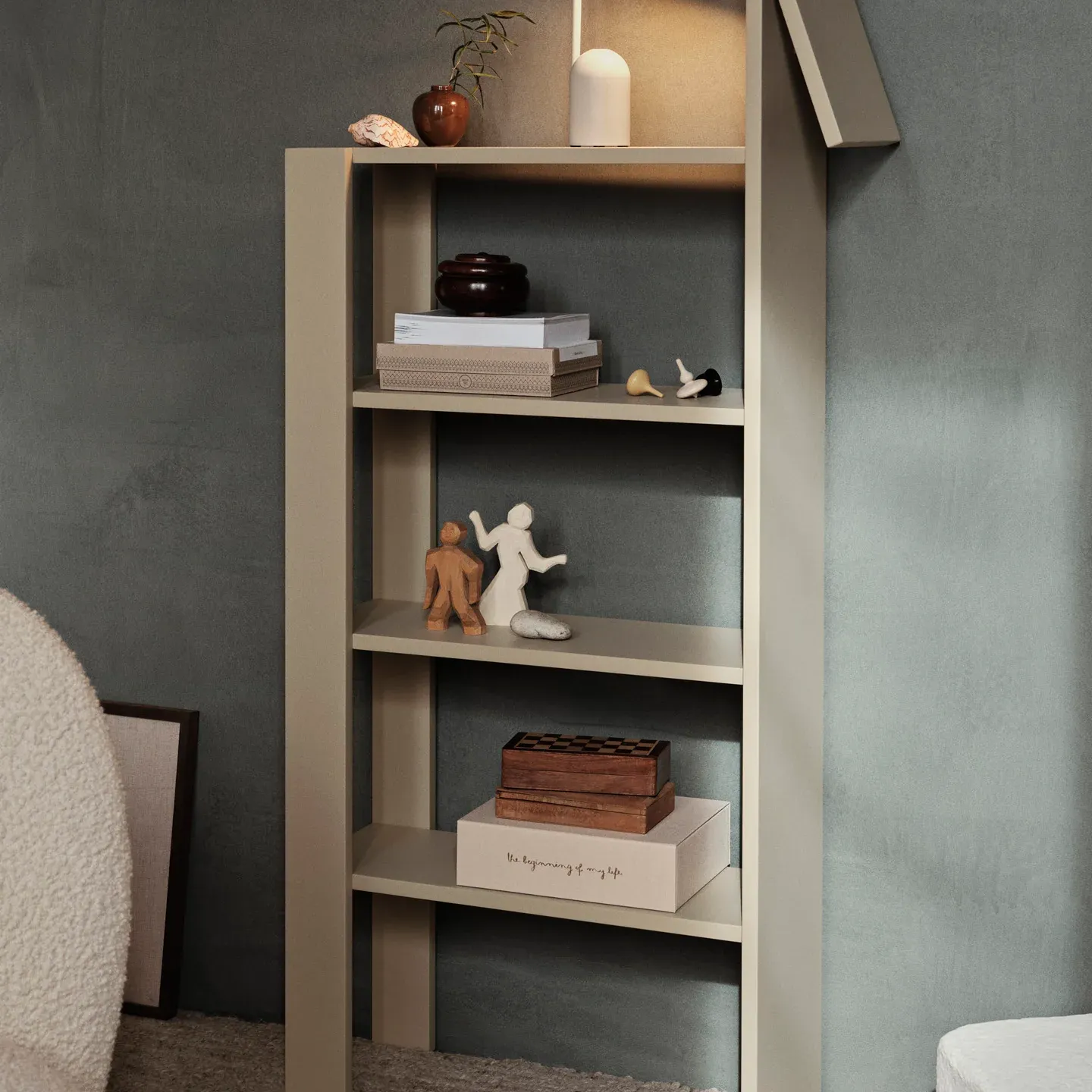 Giraffe Bookcase