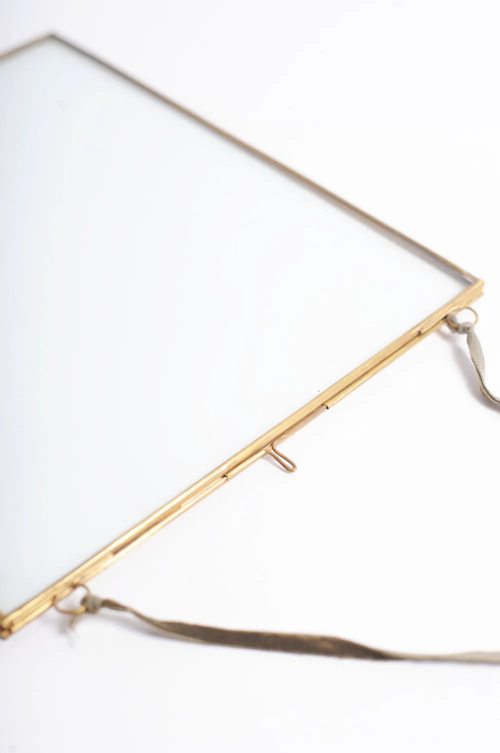 Hanging Brass Frame 25x20cm