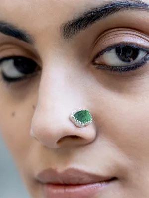 PICHWAI Emerald Lotus Leaf Nose Pin