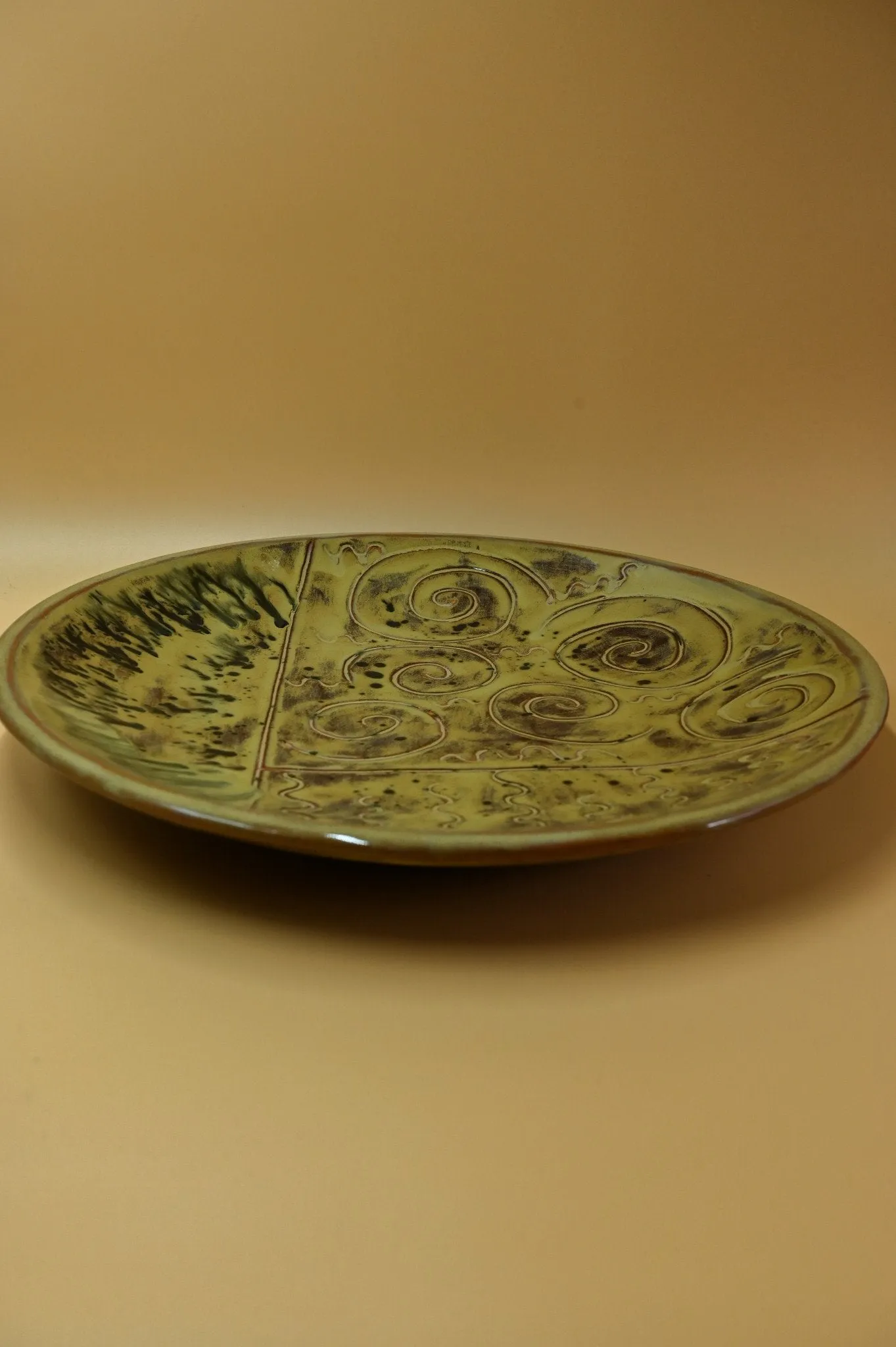 Round Stoneware Engraved Platter