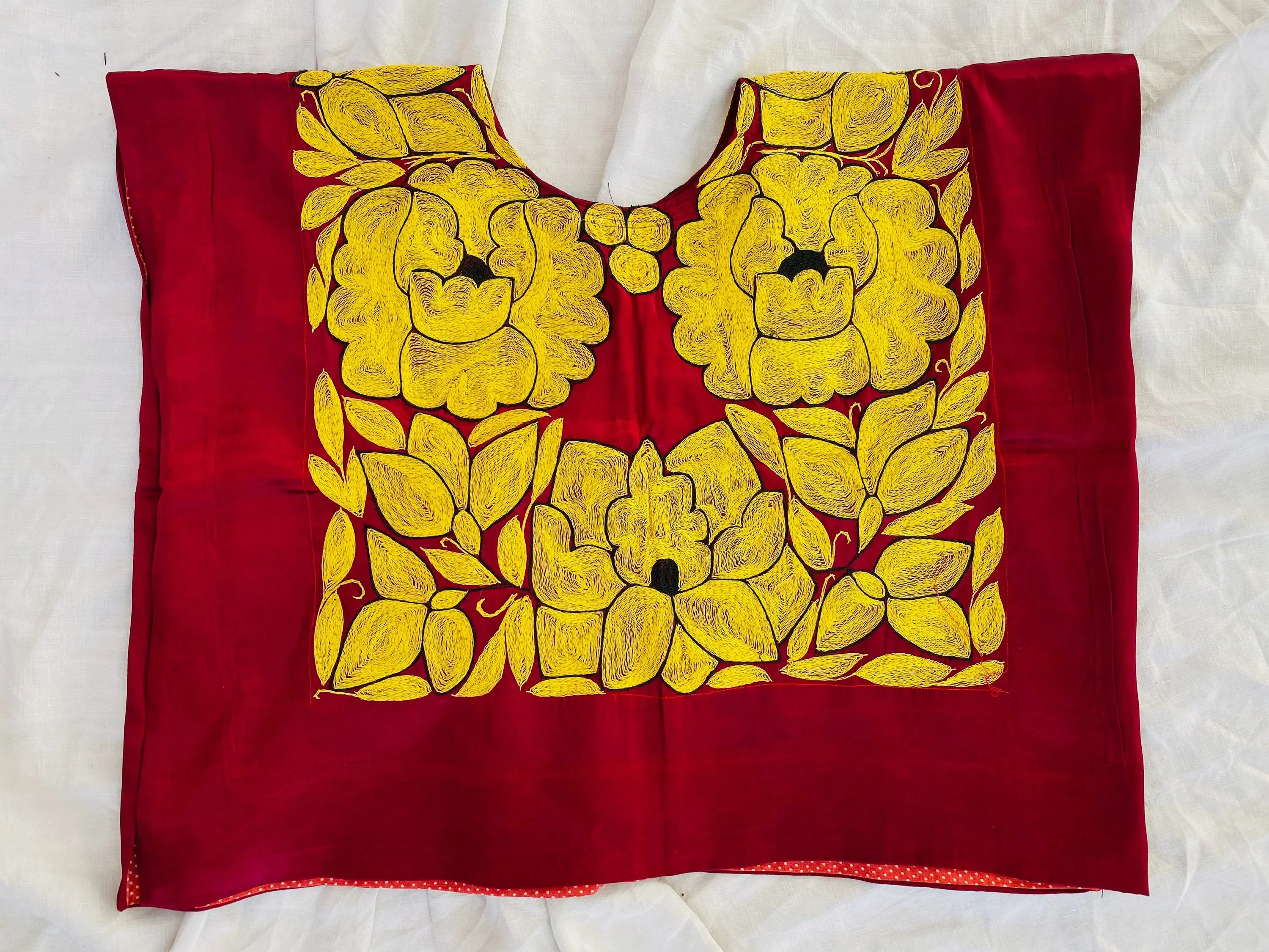 Tehuana Huipil. Frida Kahlo Blouse. Oaxaca, Mexico. Vintage. Hand Embroidered