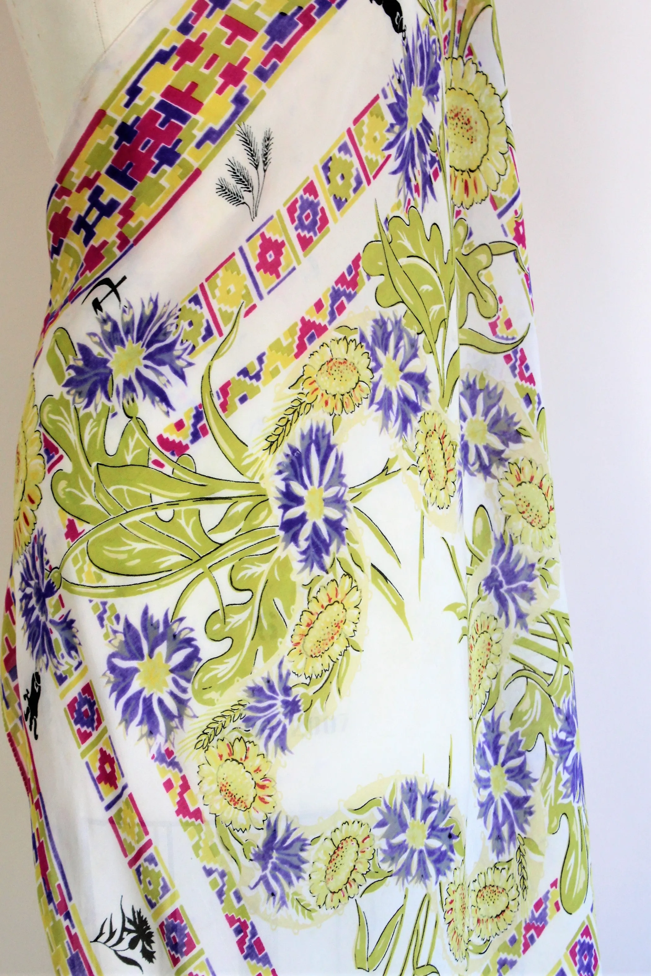 Vintage 1940s Novelty Print Collectible Scarf