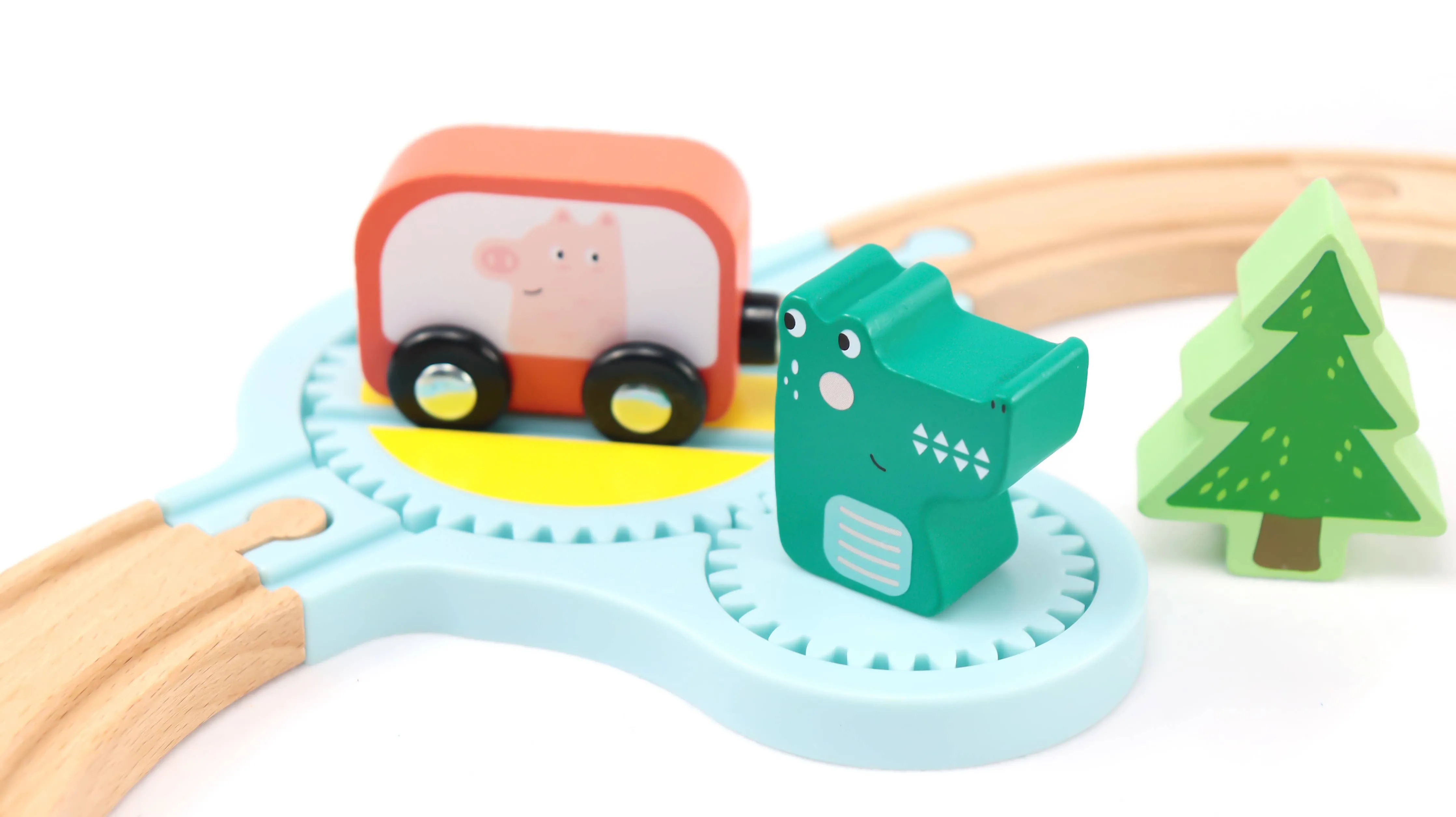 Wooden Railway Jungle 22-Piece Animal Set, Train Cars